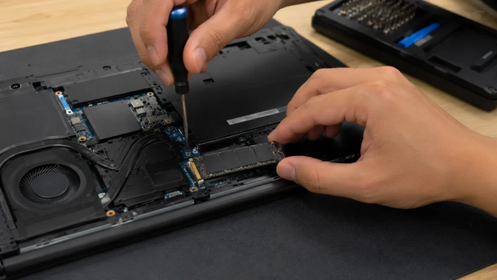 What are the warning signs that an SSD is failing?